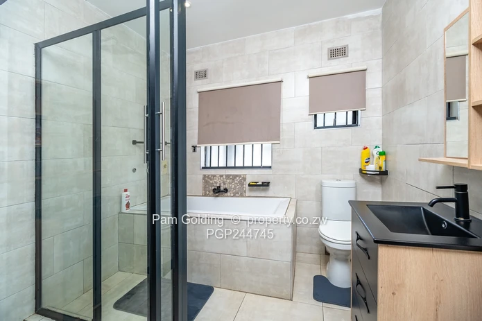 Move In Ready Compact Modern Family Home!!!! (Sole Mandate)