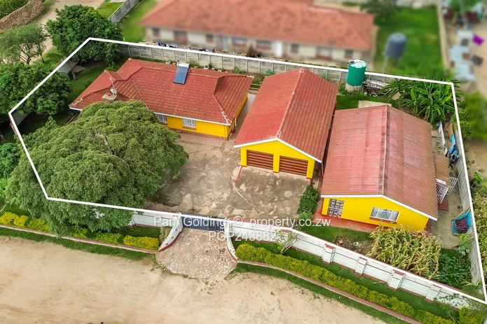 Family Home with Cottage (Sole Mandate)