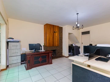 2 Bedroom Flat & Apartment