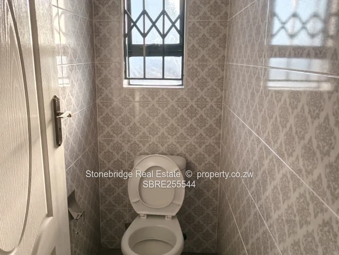 3 Bedroom House in Lochview To Rent