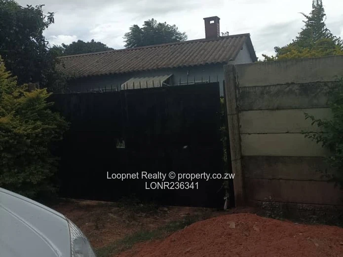 Neat 2-Bed Home in Mufakose - Garden, Good ZESA (Sole Mandate)