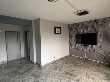 2 Bedroom Flat & Apartment