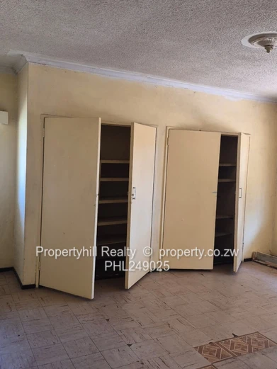 Spacious 4-Bed Family Home on 5000m² with Borehole (Sole Mandate)