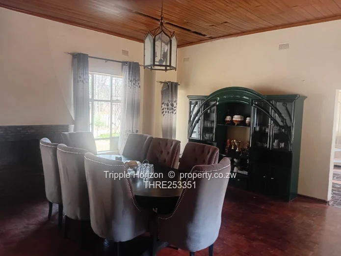 Ballantyne Park: 5-Bed Family Home with Pool & Borehole