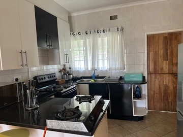 2 Bedroom Flat & Apartment