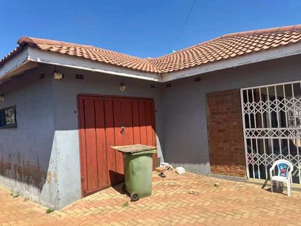6 Bedroom House