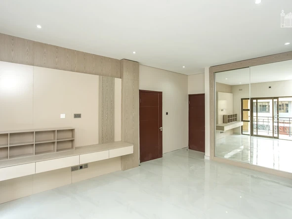 3 Bedroom Flat & Apartment