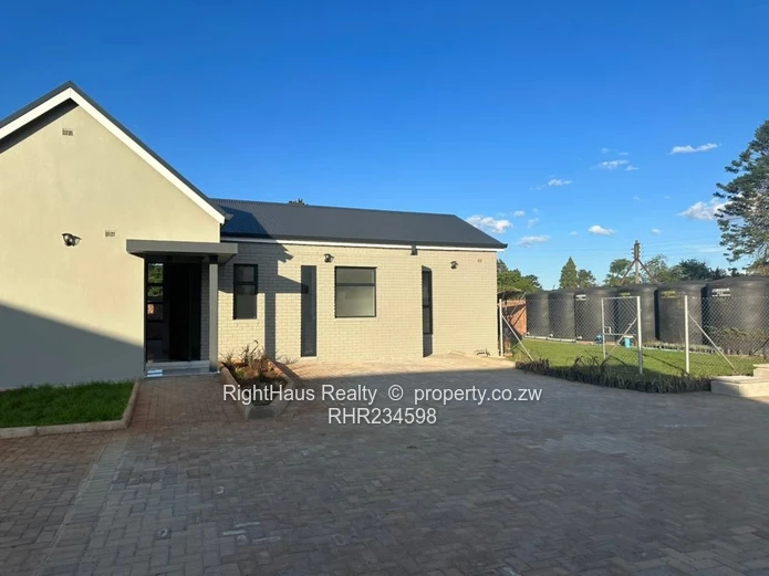 Secure And Convenient : 3 Bedroomed Apartment In Bluffhill