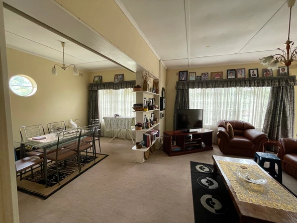 2 Bedroom Flat & Apartment