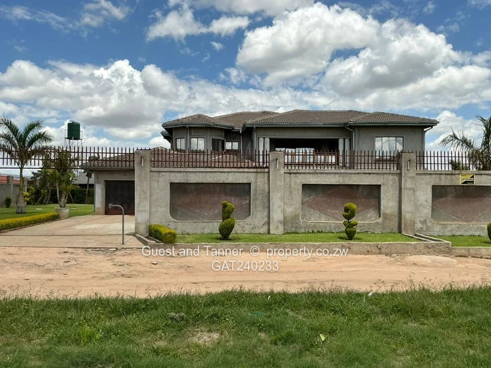 CHITUNGWIZA RIVERSIDE LOW DENSITY - Spacious Double Storey Home with 4 Solar Powered Modern Cottages
