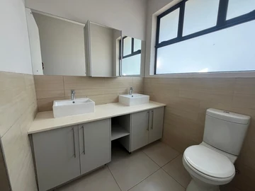 4 Bedroom Flat & Apartment