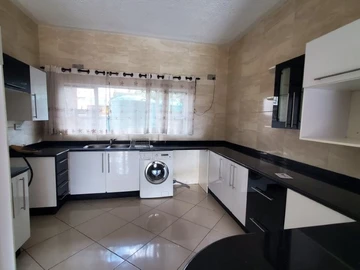 3 Bedroom Flat & Apartment