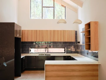 2 Bedroom Flat & Apartment