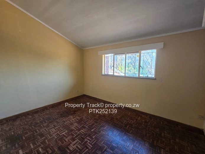 Neat 3 bed apartment, ready for occupation 