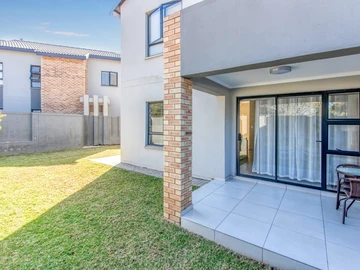 4 Bedroom Flat & Apartment