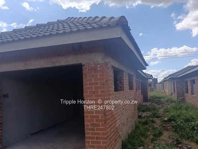 5-Bed Shell on Main Road, Glaudina — En-suite & Fireplace