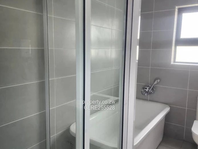 Borrowdale 3-Bed Townhouse - Fitted Kitchen, Tiled Baths
