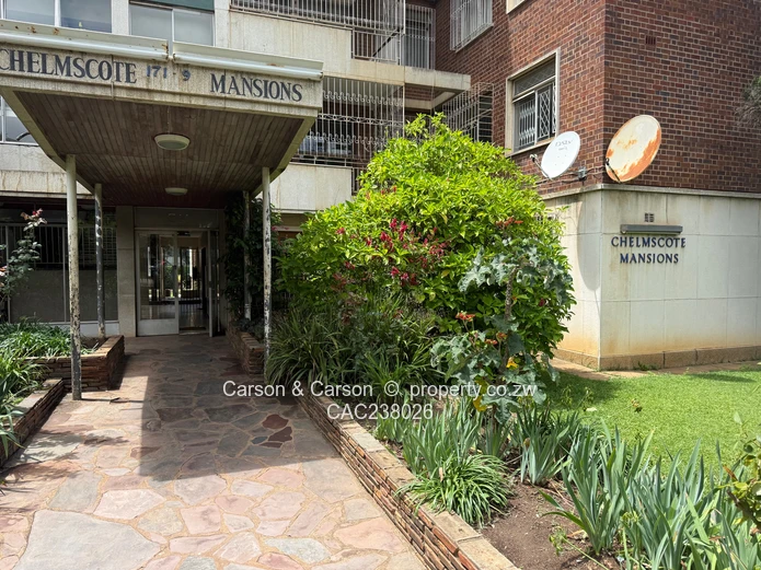 Upper Aves. Elegant 3 Bed. Apart.