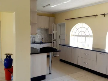 3 Bedroom Flat & Apartment