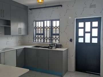 2 Bedroom Flat & Apartment