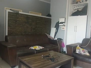 2 Bedroom Flat & Apartment