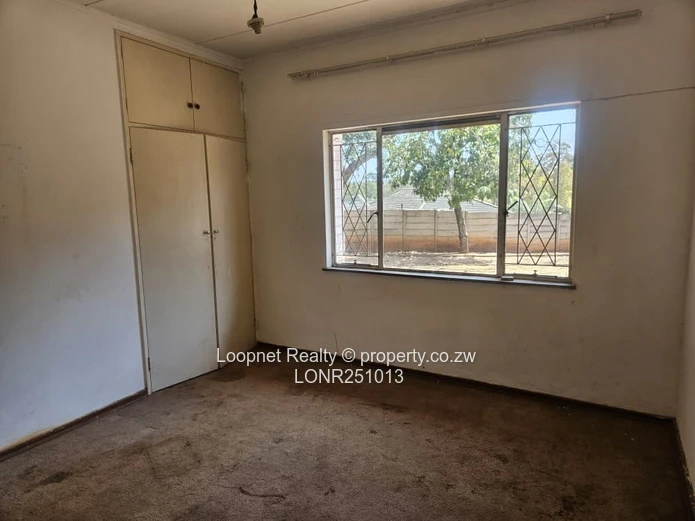 Greystone Park: 1,000 m2 Office on 4,300 m2 with Pool & Borehole