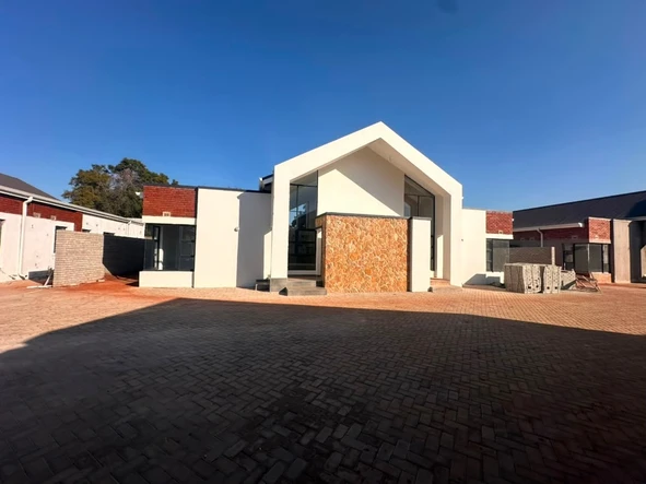3 Bedroom Flat & Apartment