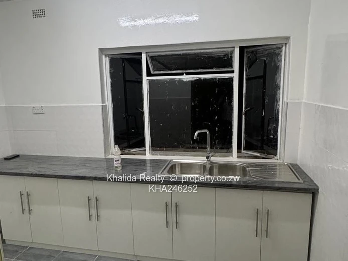 Old Marlborough Bedsitter for rent 