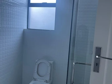 4 Bedroom Flat & Apartment