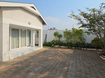6 Bedroom House