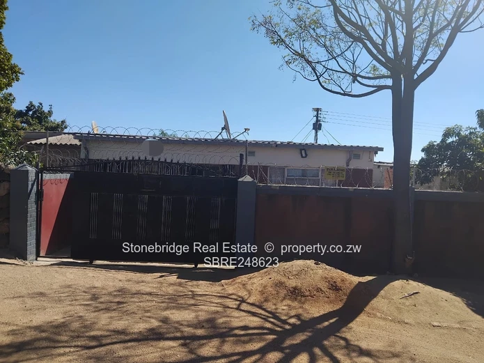 3 Bedroomed House in Lobengula West for sale