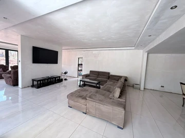 8 Bedroom House