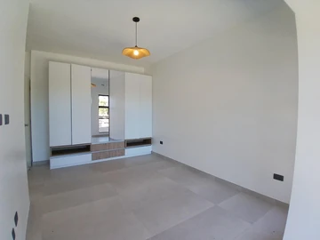 2 Bedroom Flat & Apartment