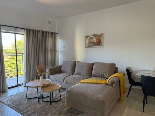 2 Bedroom Flat & Apartment