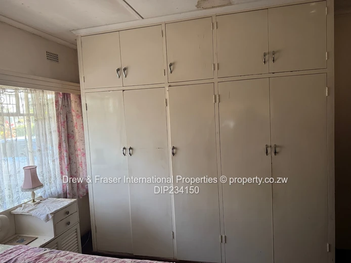 Mabelreign 3-Bed Home on 925m² with Staff Quarters