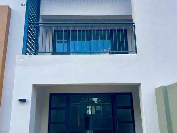 3 Bedroom Flat & Apartment