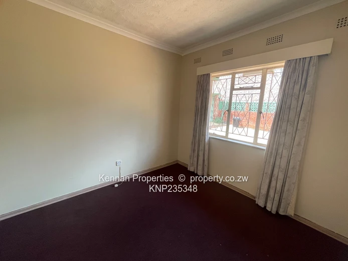 Neat 2 Bedroom Garden Flat - Quiet Road
