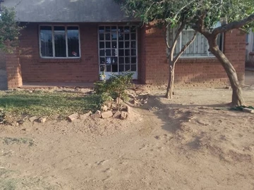 Family Home in Chegutu with title deeds- Ideal for You!**
