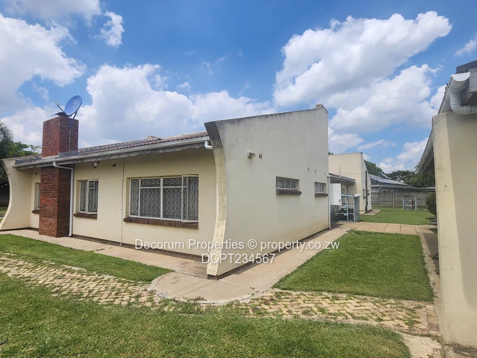 4-Bed Emerald Hill Home on 2030m² with Borehole & Driveway