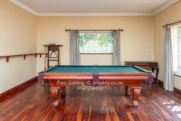 Spacious Vainona Home With A Cottage