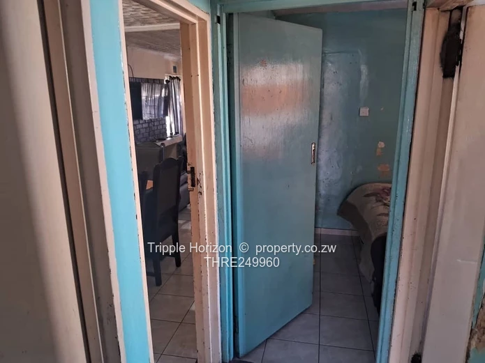 4-Bed House in Kuwadzana – Paved Carport & Electric Gate