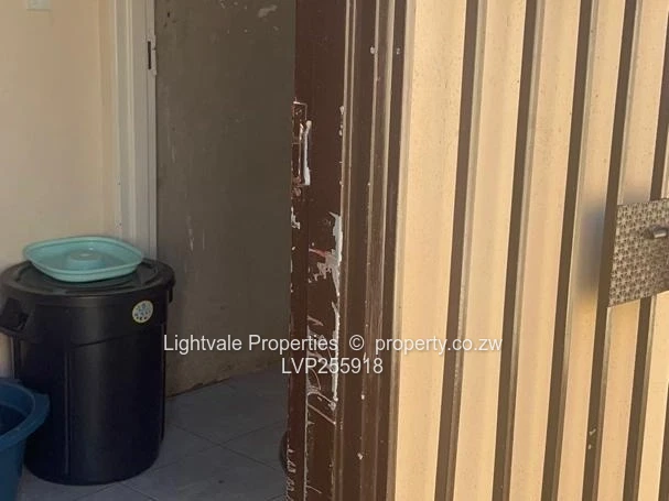 4-Bed Walled Home in Manyame Park — Verandah & En-Suite (Sole Mandate)