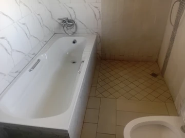 6 Bedroom House