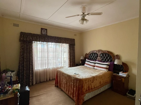 2 Bedroom Flat & Apartment