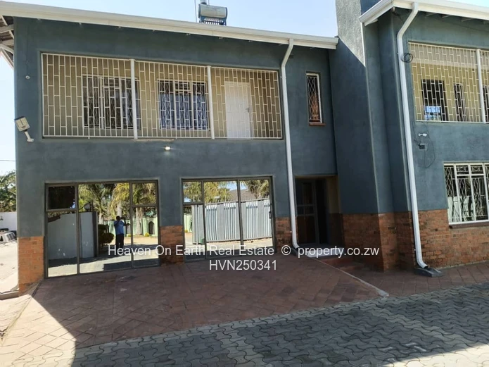 Double storey house and cottage to let  (Sole Mandate)