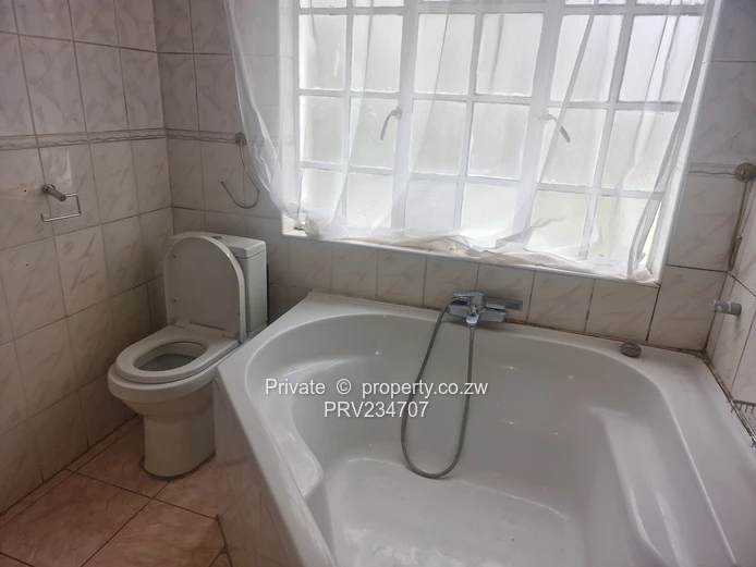 6 bedroom townhouse to rent | st james park | helensvale (Sole Mandate)