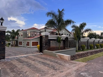 8 Bedroom House