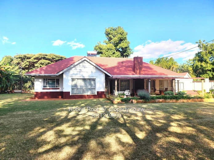 Mt Pleasant | Spacious Family Home with Tennis Court & Pool