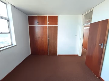 2 Bedroom Flat & Apartment