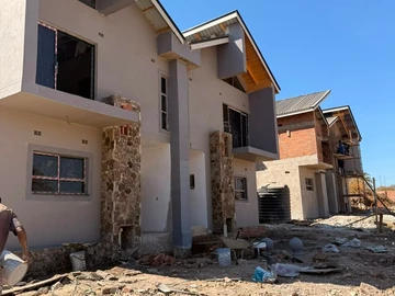 3 Bedroom Flat & Apartment